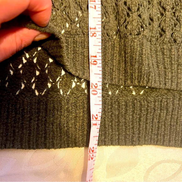 Gina L Openwork Sweater Slits on Sides Feminine Knitted Dark Green Long Sleeves - Picture 10 of 11